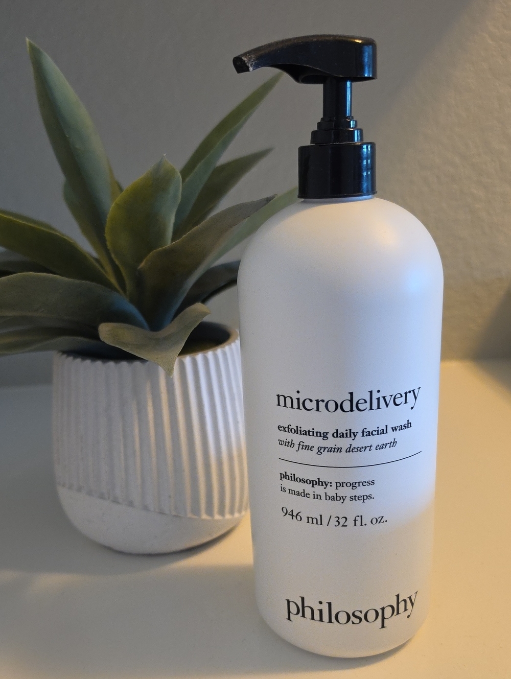 Philosophy Microdelivery Exfoliating Facial Wash โ White & Black Pump